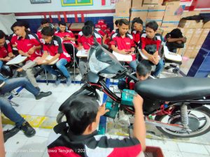 Pelatihan Mengganti Kampas REM Belakang